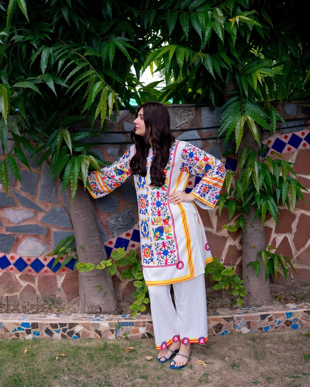 Gulshan-e-Hayat 🌼🕊️ 2-Piece Kurti Set