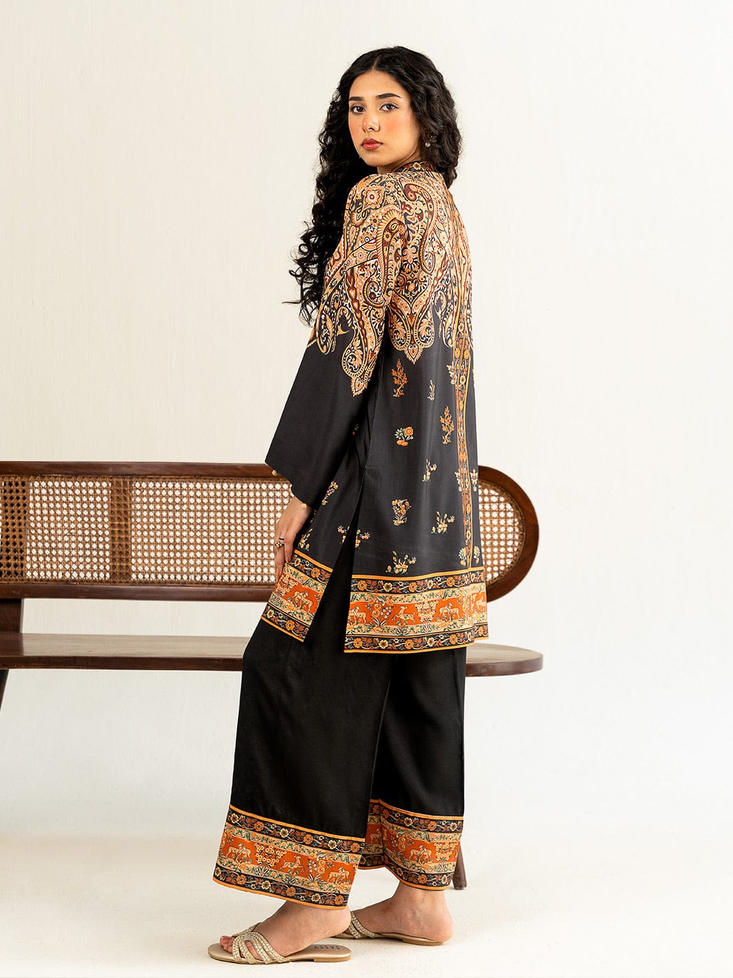 Zarq-e-Zevar 🪔💃 2-Piece Kurti Set